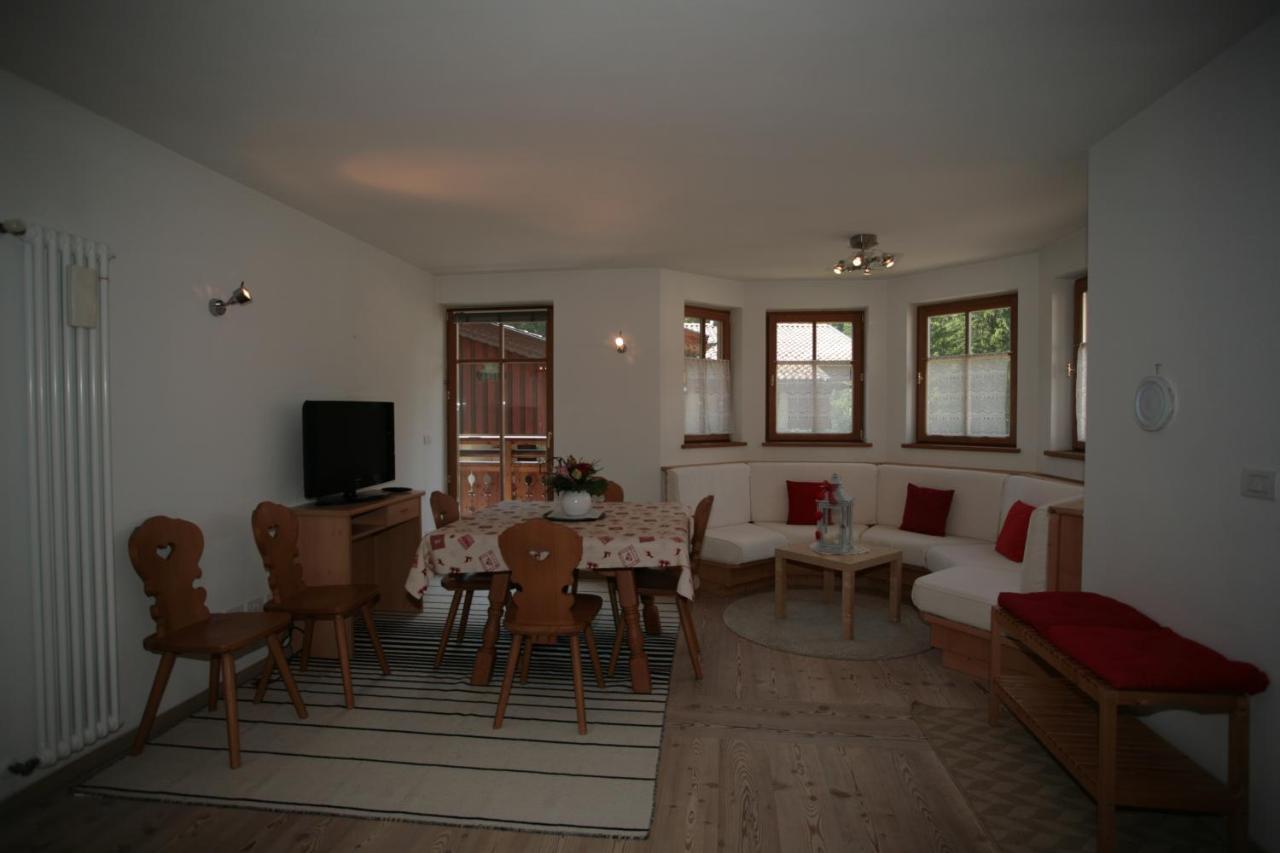 Villetta Ai Pini Deluxe Canazei Exteriör bild