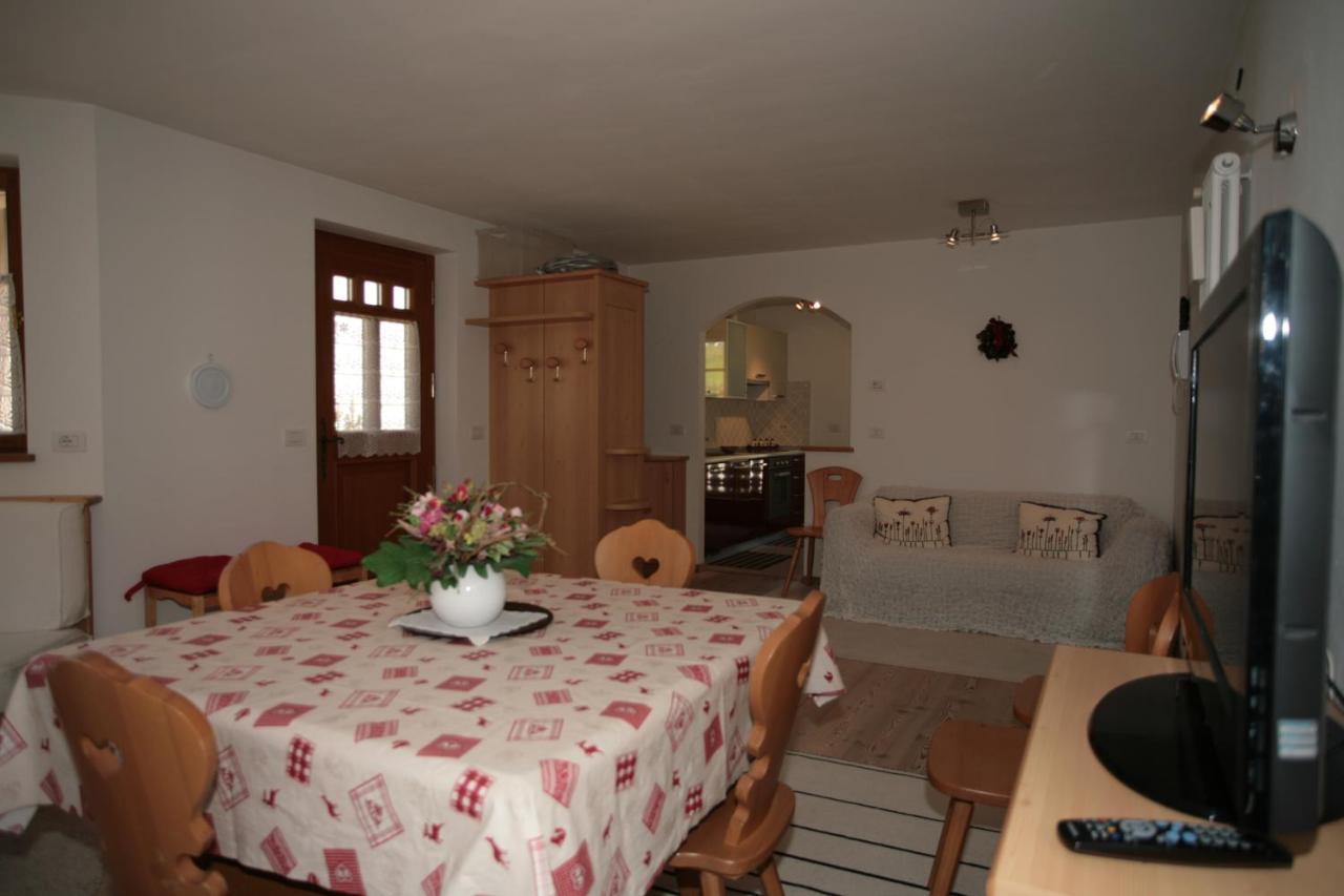 Villetta Ai Pini Deluxe Canazei Exteriör bild