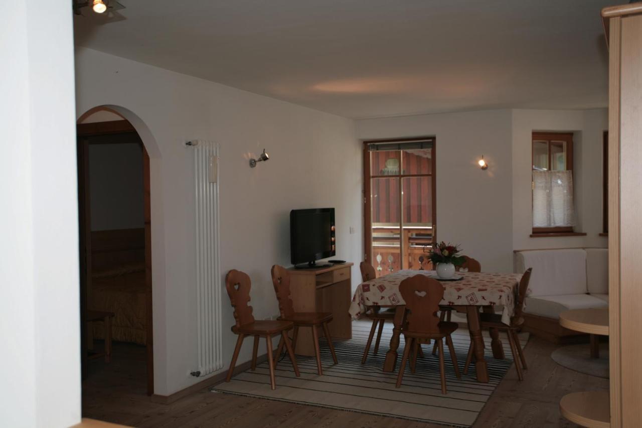 Villetta Ai Pini Deluxe Canazei Exteriör bild